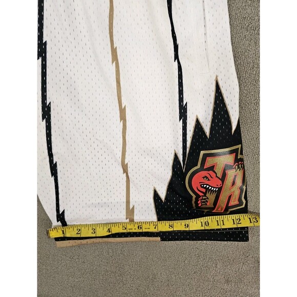 Toronto Raptors Mitchell Ness Reload 3.0 Swingman Shorts Men's M White 1998 - Picture 6 of 12